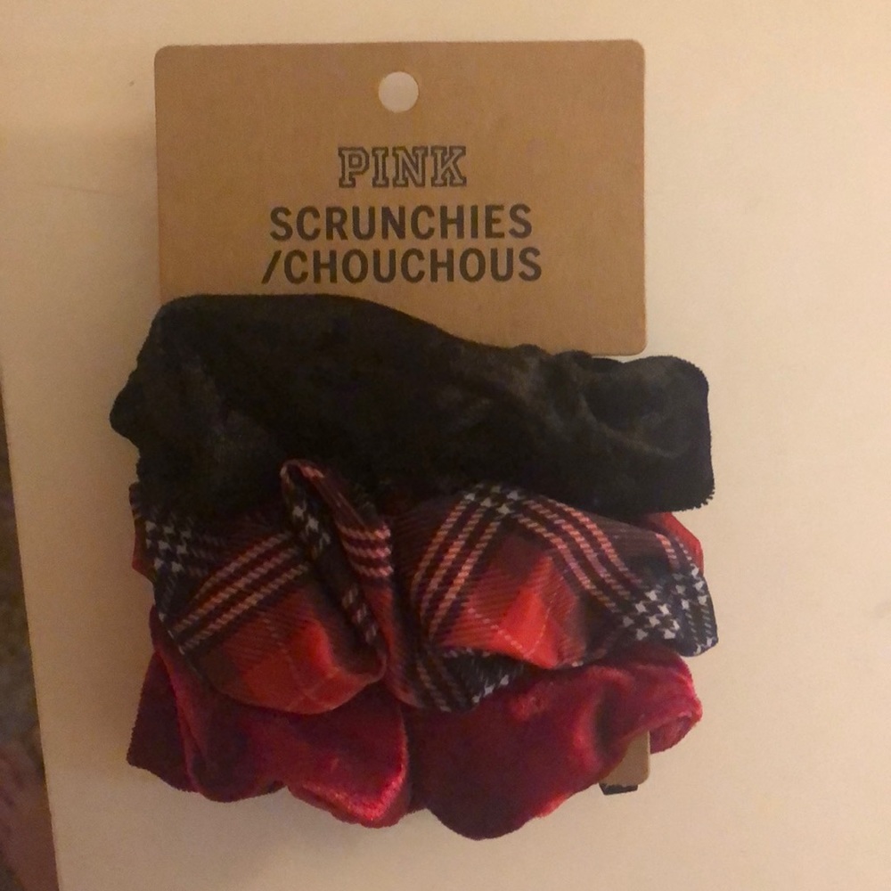 Victoria Secret 3-pack of scrunchies!